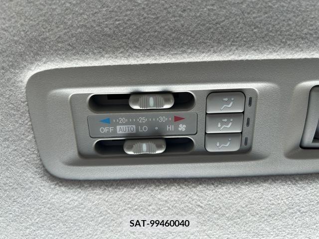 Toyota NOAH 2013-11 380753-19