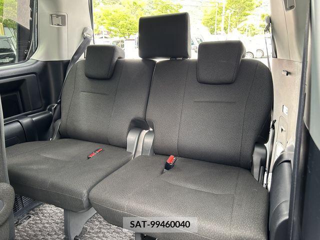 Toyota NOAH 2013-11 380753-18