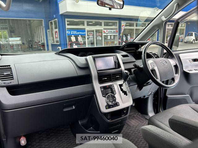 Toyota NOAH 2013-11 380753-14