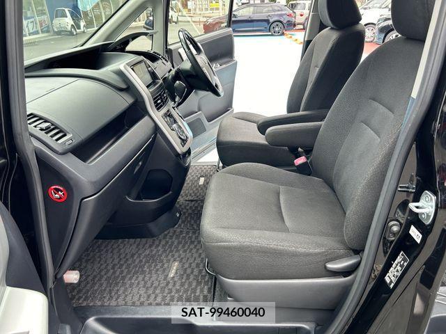 Toyota NOAH 2013-11 380753-15