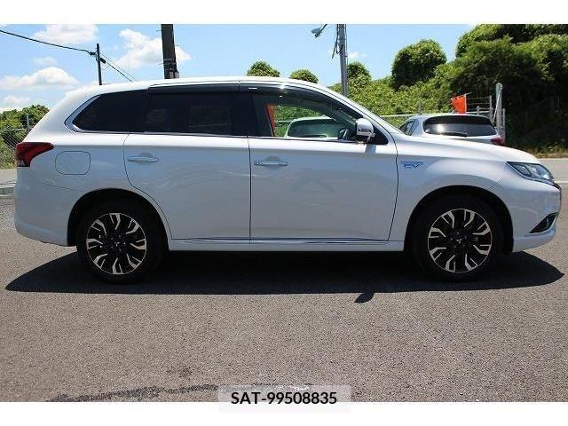 Mitsubishi OUTLANDER PHEV 2015-09 303559-6