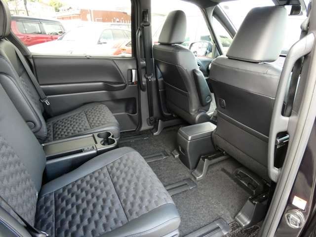 Toyota VOXY 2022-01 185564-23