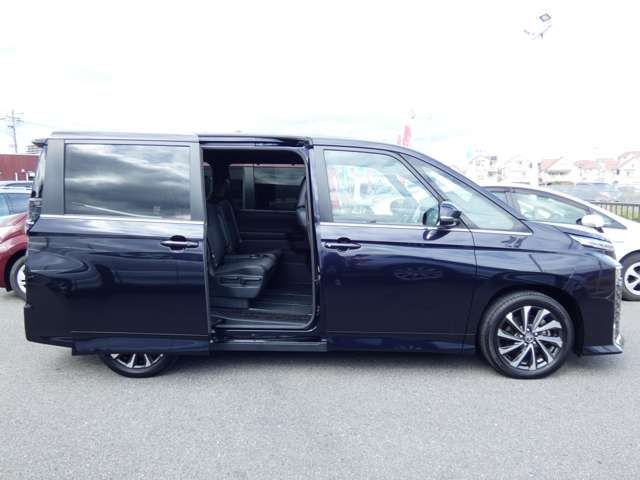 Toyota VOXY 2022-01 185564-5