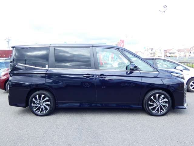 Toyota VOXY 2022-01 185564-4