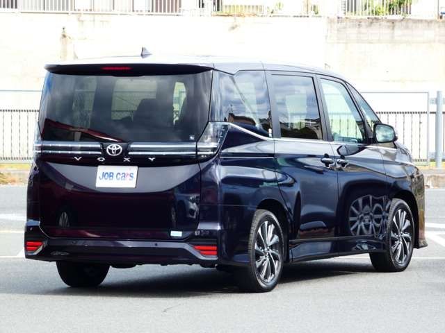 Toyota VOXY 2022-01 185564-3
