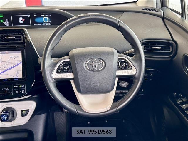 Toyota PRIUS 2017-01 329382-5