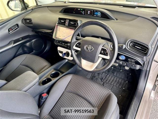 Toyota PRIUS 2017-01 329382-4