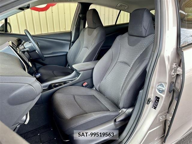 Toyota PRIUS 2017-01 329382-9