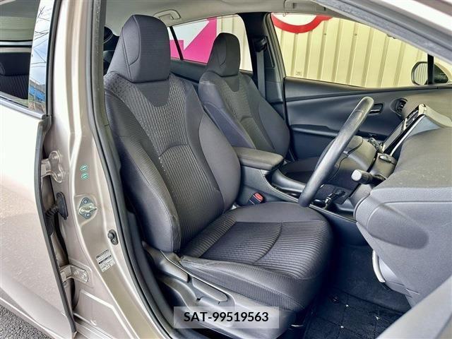 Toyota PRIUS 2017-01 329382-8