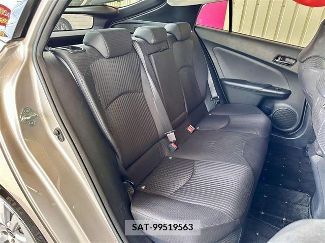 Toyota PRIUS 2017-01 329382-11