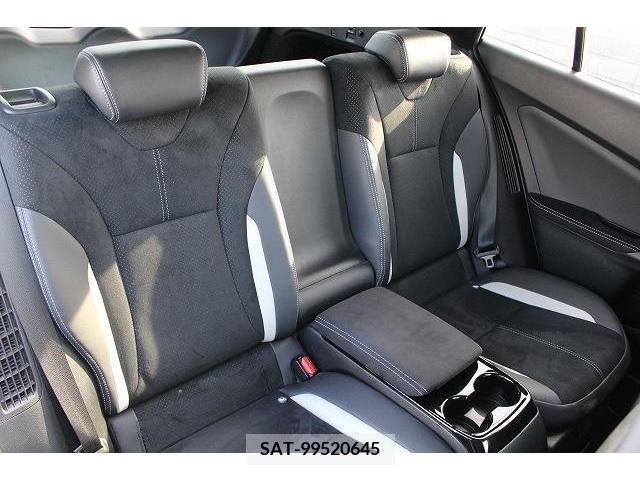 Toyota PRIUS PHV 2017-12 236931-13