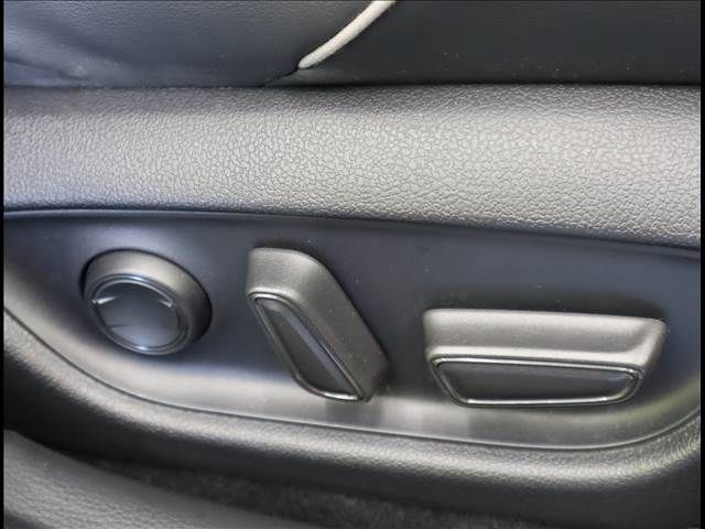 Toyota CROWN SEDAN 2019-09 194785-21