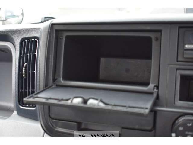 Mitsubishi CANTER 2011-12 212824-19