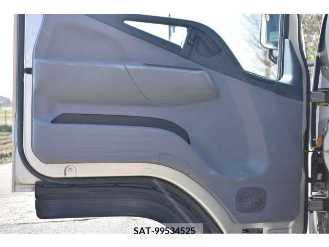 Mitsubishi CANTER 2011-12 212824-10