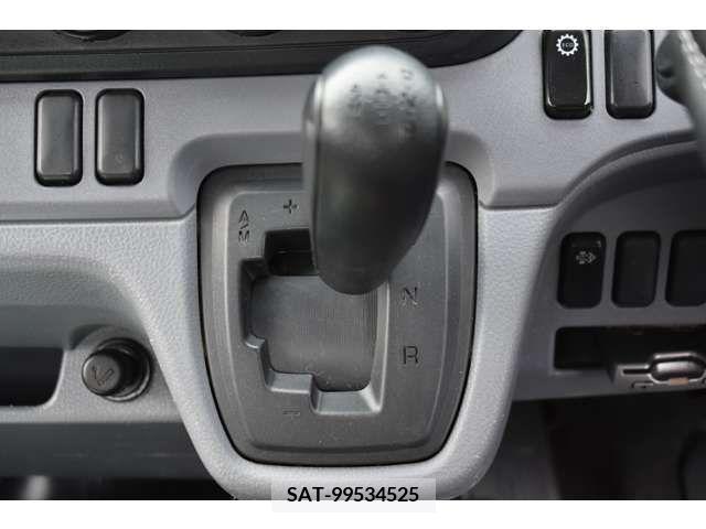 Mitsubishi CANTER 2011-12 212824-15