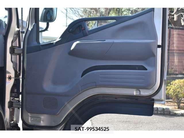 Mitsubishi CANTER 2011-12 212824-8