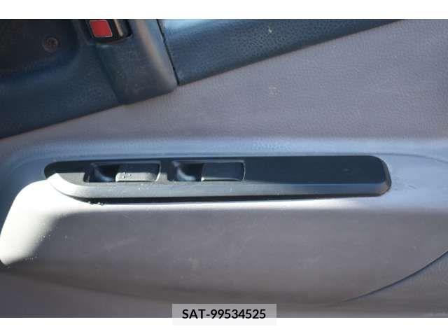 Mitsubishi CANTER 2011-12 212824-9