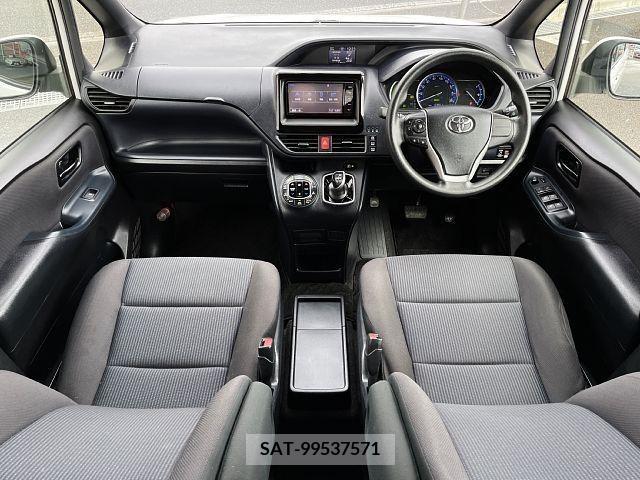Toyota VOXY HYBRID 2014-08 370560-1