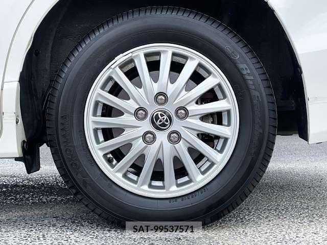 Toyota VOXY HYBRID 2014-08 370560-3