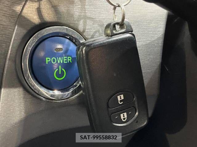 Toyota PRIUS 2013-11 255372-4