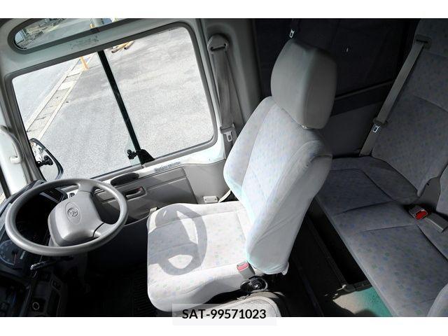 Toyota COASTER 2016-06 348903-13