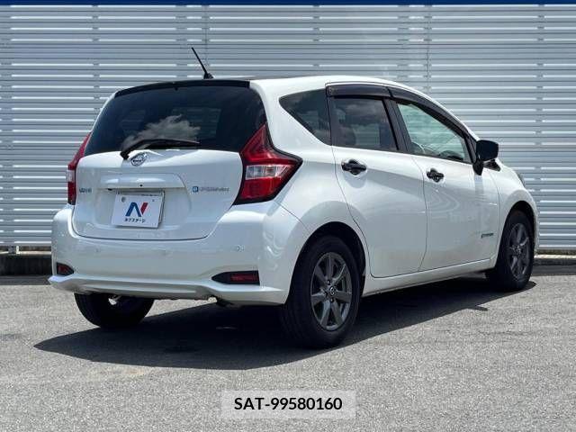 Nissan NOTE 2018-05 329462-17