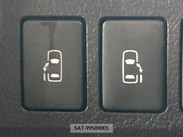 Toyota VOXY 2012-01 289217-5