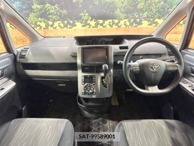 Toyota VOXY 2012-01 289217-1
