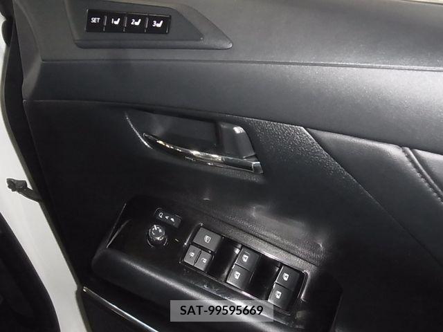Toyota ALPHARD 2018-07 210359-22