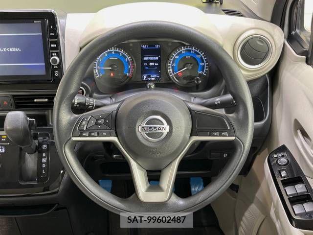 Toyota NOAH 2010-11 215680-11
