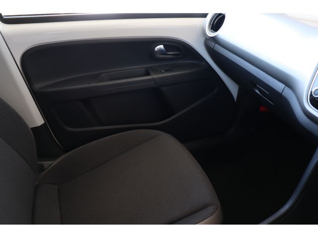 VolksWagen UP! 2013-03 16912-19