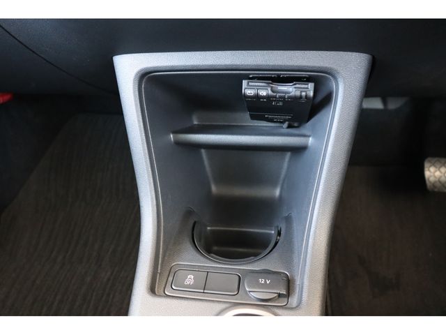 VolksWagen UP! 2013-03 16912-17