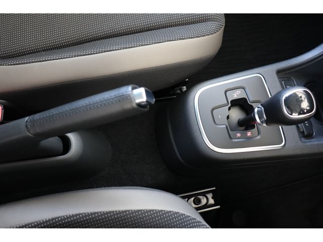 VolksWagen UP! 2013-03 16912-18