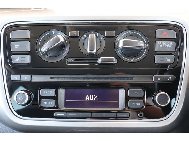 VolksWagen UP! 2013-03 16912-16