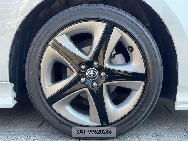 Toyota PRIUS 2019-04 366416-14