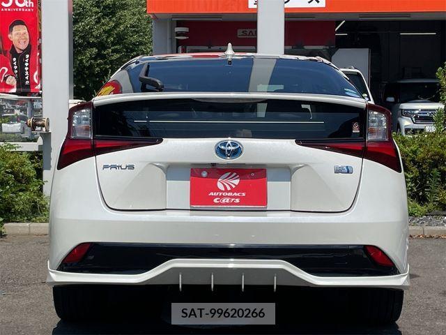Toyota PRIUS 2019-04 366416-18