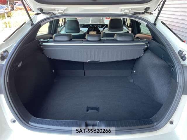 Toyota PRIUS 2019-04 366416-17