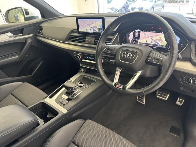Audi Q5 2018-03 23930-7