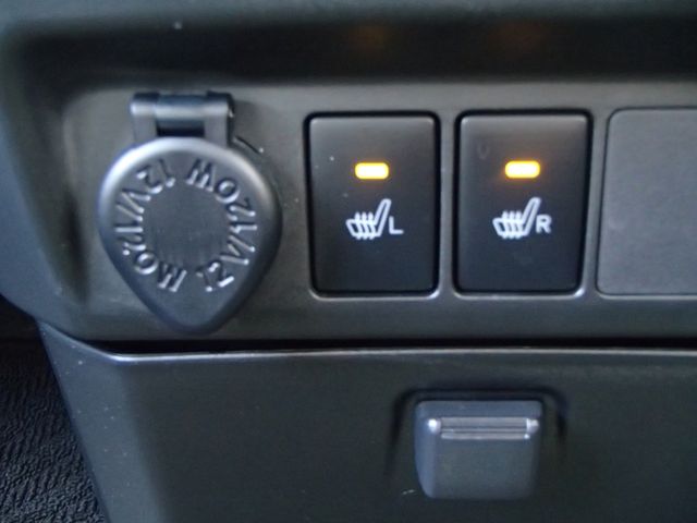 Toyota ROOMY 2018-06 10934-16