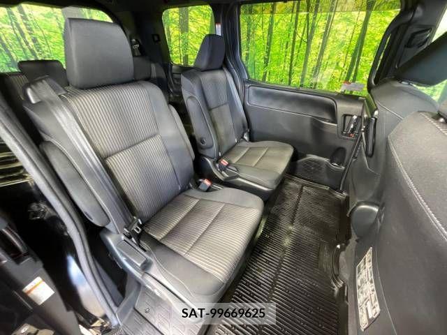 Toyota VOXY 2018-07 289955-9