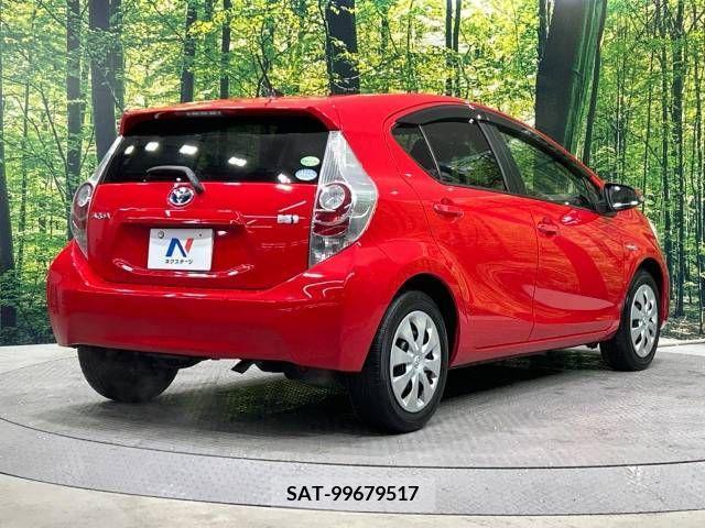 Toyota AQUA 2013-12 251674-17