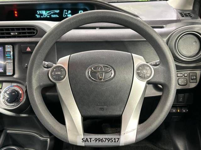 Toyota AQUA 2013-12 251674-11