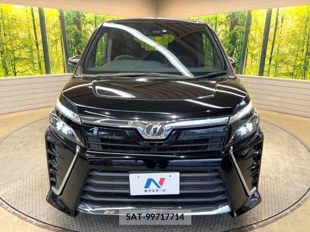 Toyota VOXY 2018-11 205565-15