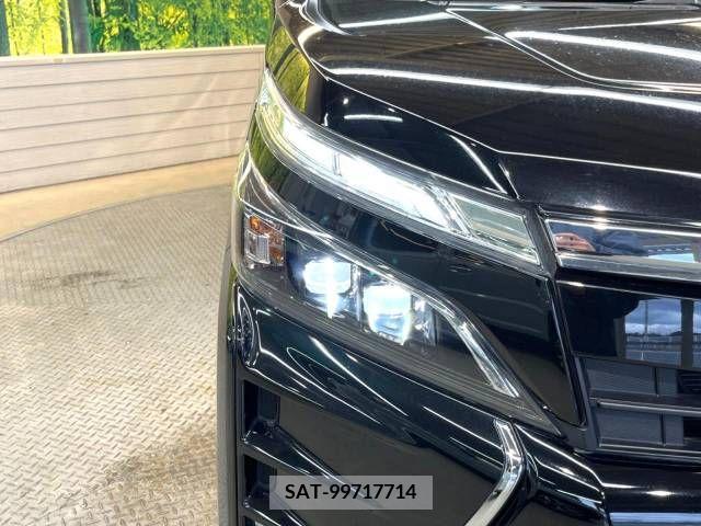Toyota VOXY 2018-11 205565-13