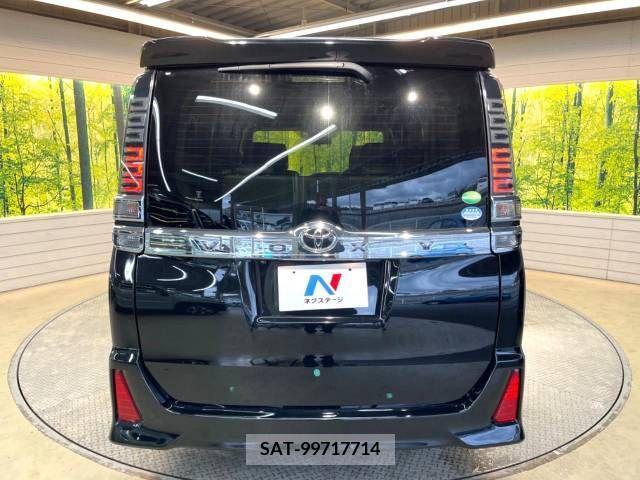 Toyota VOXY 2018-11 205565-16