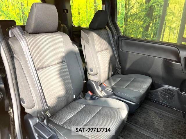 Toyota VOXY 2018-11 205565-9