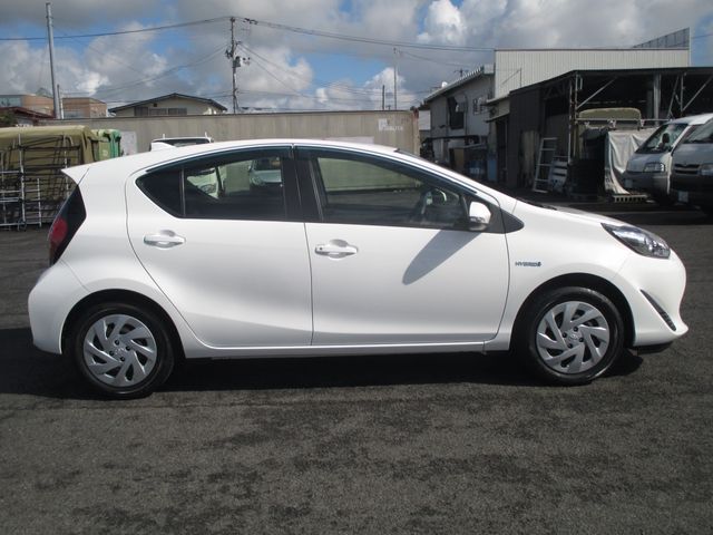 Toyota AQUA 2018-05 21195-3