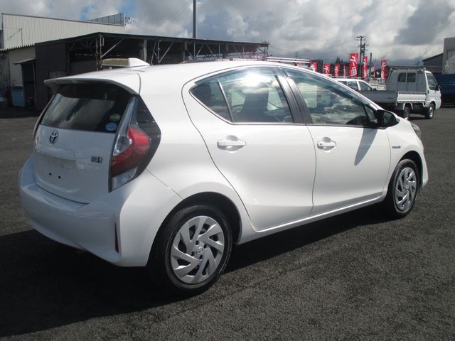 Toyota AQUA 2018-05 21195-5