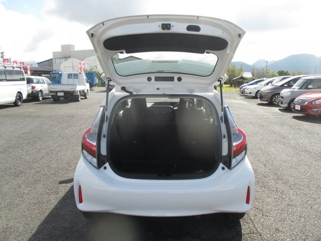 Toyota AQUA 2018-05 21195-7