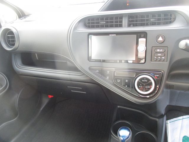 Toyota AQUA 2018-05 21195-16